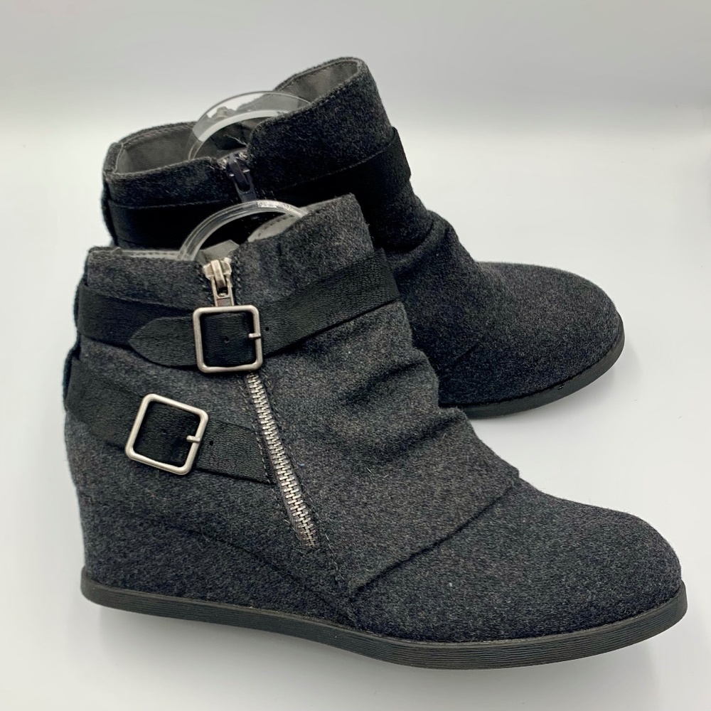 Jellypop (Emily) Wedge grey/black zipper closure ankle boots buckle accents edgy